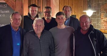 Union Vöcklamarkt ehrt Maister Hans zum 90er