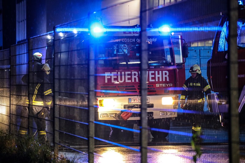 Drei Feuerwehren bei Brand in einer Filteranlage in
