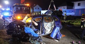 Kollision auf Salzkammergutstraße bei Regau fordert zwei Schwerverletzte