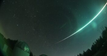 Feuerkugel am Nachhimmel über dem Salzkammergut