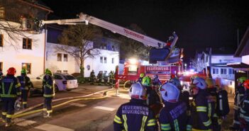 Drei Verletzte bei Zimmerbrand in Altmünster