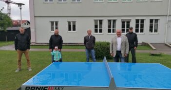 Neuer Open Air Tischtennis Tisch für Pinsdorf