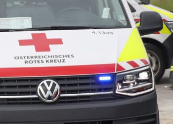 Mehrere Schwerverletzte bei Kreuzungskollision in Rüstorf