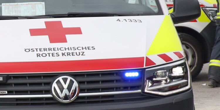 Mehrere Schwerverletzte bei Kreuzungskollision in Rüstorf
