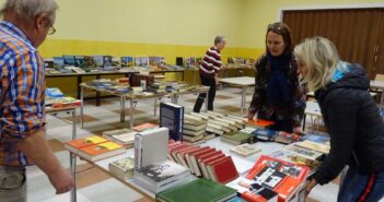 Bücher-Flohmarkt in Attnang