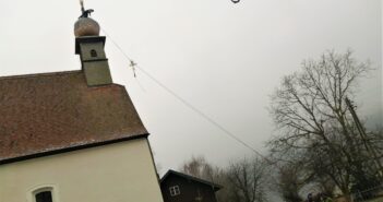 Turmkreuzsteckung in der Filialkirche Buchberg