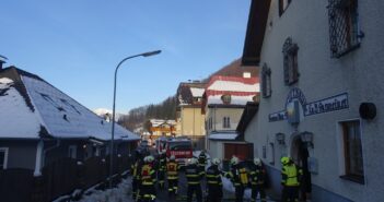 Brand in Traditionswirtshaus fordert sieben Ischler Feuerwehreinheiten