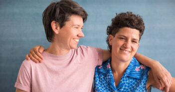 Buchpräsentation am 11. Februar im Frauenforum Salzkammergut-„Mich hat nicht gewundert, dass sie auf Mädchen steht“ – Gespräche mit Eltern queerer Kinder