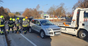Verkehrsunfall auf der Robert Kunz-Straße in Vöcklabruck