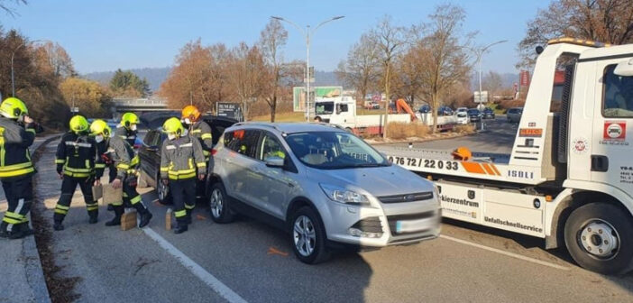 Verkehrsunfall auf der Robert Kunz-Straße in Vöcklabruck