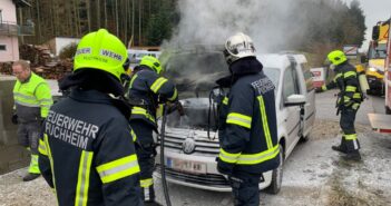 Fahrzeugbrand in Attnang-Puchheim