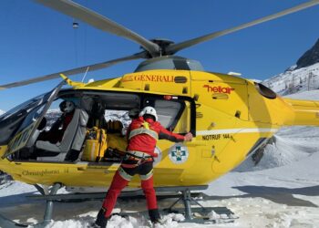 Snowboarder stürzte in steilem und felsdurchsetztem Gelände ab