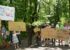Wald statt Parkplatz — Demo in Gmunden
