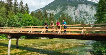 Zwei Brücken über beliebte Wander- und Radwege in Obertraun saniert