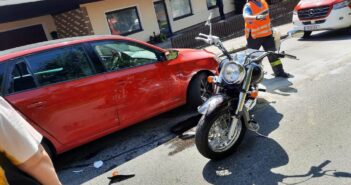 Verletzter Motorradfahrer bei Verkehrsunfall in Frankenburg