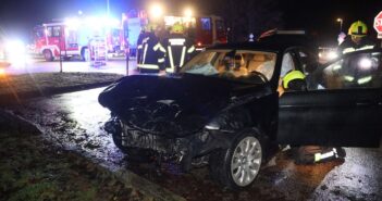 Vier Verletzte bei schwerem Unfall in Roitham