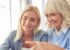 Jugend hilft älterer Generation bei Handy <span class="amp">&</span> Co