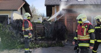 Heckenbrand in Laakirchen