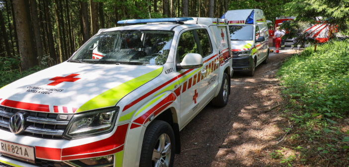 Verletzten Radfahrer aus Waldstück am Hausruck gerettet