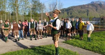 Maibaumaufstellen auf der Wunderburg