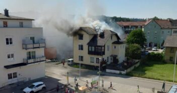 Dachgeschoßwohnung in Attnang-Puchheim ausgebrannt