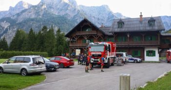 Suchaktion nach abgängigem Bergsteiger im Bereich um den Almsee