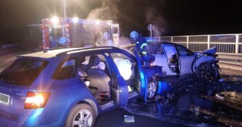 Fahrzeugbrand nach Verkehrsunfall in Bad Ischl