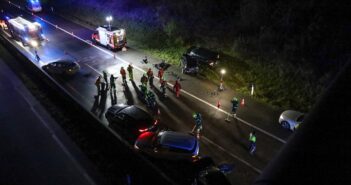Karambolage mit sieben Autos auf Westautobahn bei Vorchdorf