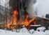 Holzhütte in Vollbrand