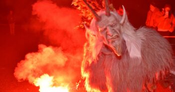 Krippenstoana Bergteifön — Die Teufel sind los!
