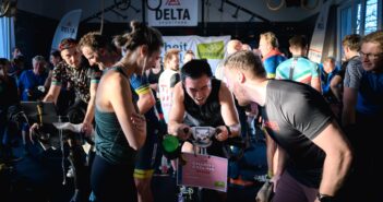 Charity Cycler radelten in 6 Stunden von Vöcklabruck nach Spanien und zurück