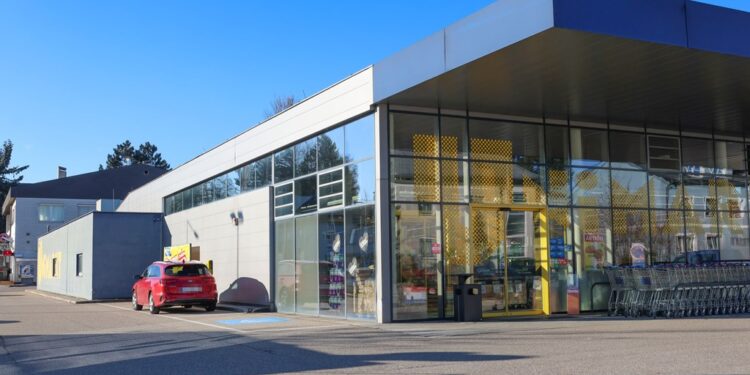 Raubüberfall nach Ladenschluss auf Lebensmittelgeschäft in Vöcklabruck