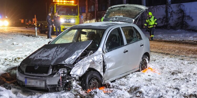 Heftige Kollision zweier PKW in Ohlsdorf sorgte für Einsatz von drei Feuerwehren
