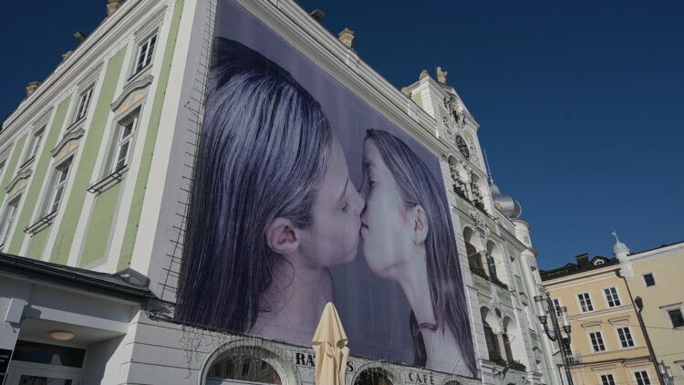 FPÖ Gmunden: „öffentliche Zwangsbeglückung“ durch Gottfried Helnwein