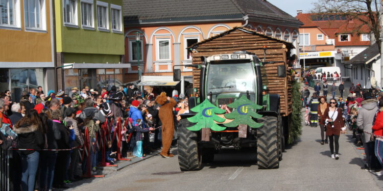 Der „höchste“ Faschingsumzug im Bezirk Vöcklabruck- Fasching in Wolfsegg