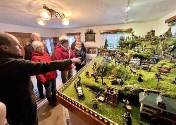 „Derf ma bitte Kripperlschaun kemma?“ Kripperlroas im Salzkammergut