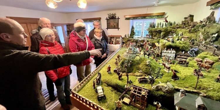 „Derf ma bitte Kripperlschaun kemma?“ Kripperlroas im Salzkammergut