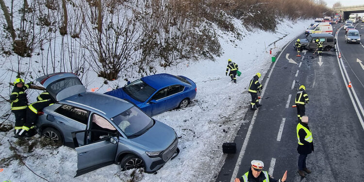 Schwerer Verkehrsunfall auf der B145 in Rutzenmoos