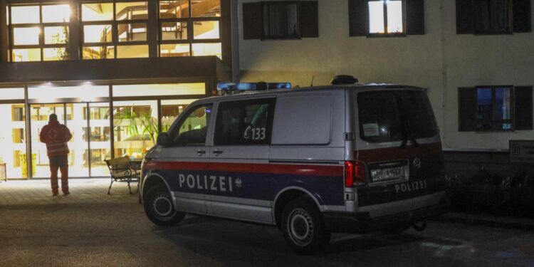 Große nächtliche Suchaktion nach abgängiger Altenheimbewohnerin in Gmunden