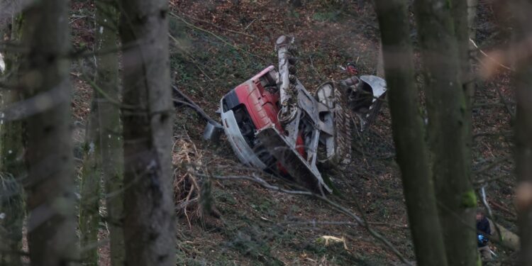 Tödlicher Baggerabsturz bei Forstarbeiten