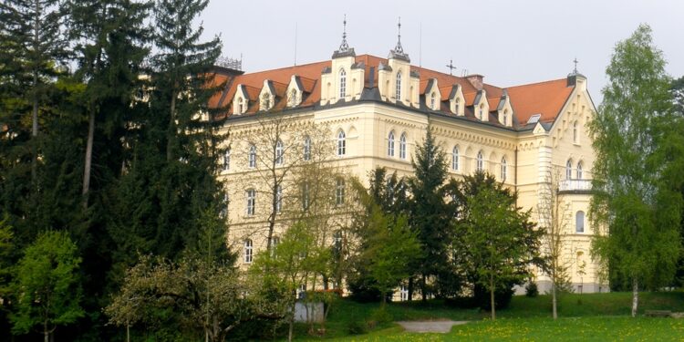 Campus Ort: Einstieg auch für MittelschülerInnen möglich