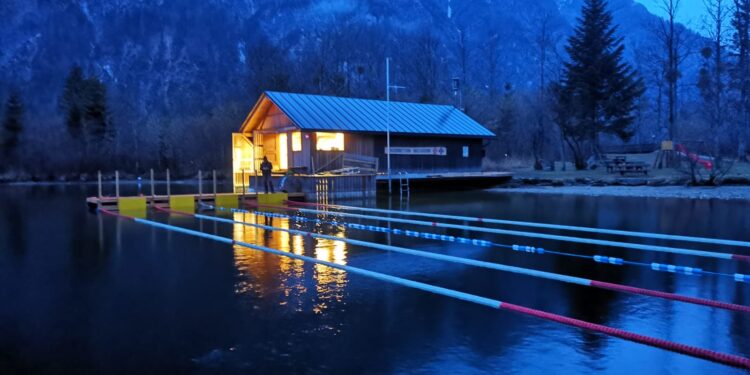 Trainingsstart zum Hallstättersee Eisschwimmen