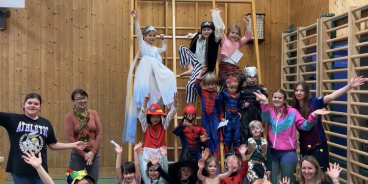 Faschingsturnstunde der Kleinkinder im Turnverein Gmunden