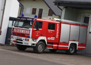 Vier Feuerwehren zu Personenrettung aus einem Schacht in Pinsdorf alarmiert