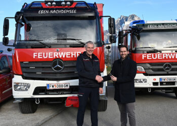 Ein mehr an Sicherheit- Altmünster Bürgermeister übergibt Spezialfahrzeug