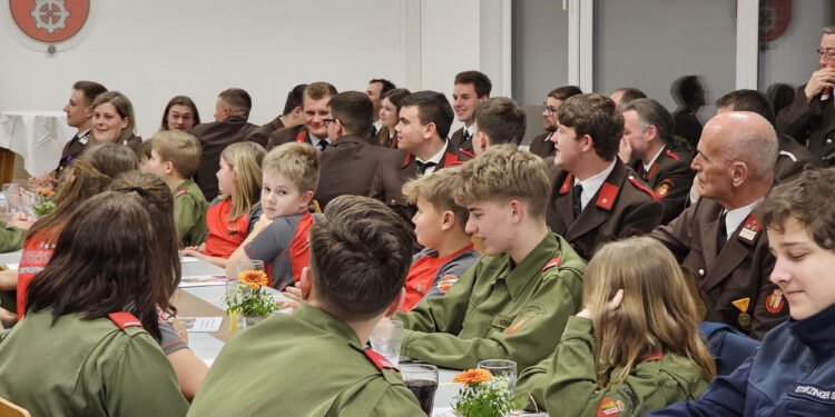 425 Einsätze für Laakirchen-Feuerwehr der Stadt Laakirchen zog Bilanz