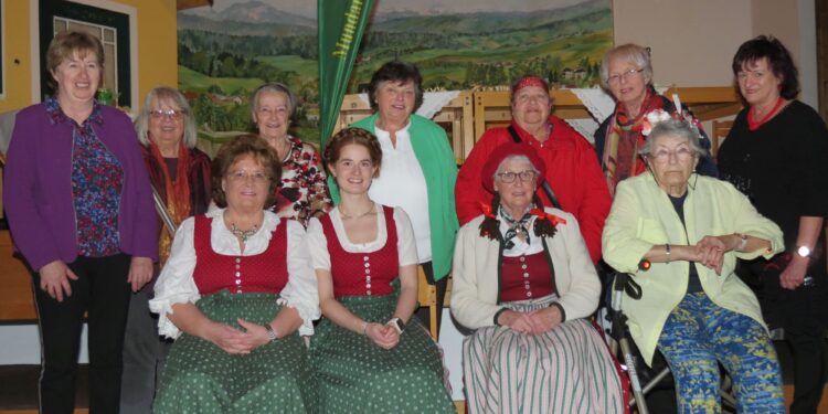 Faschingsveranstaltung im Pfarrsaal Frankenburg durch den Hausruckviertler Mundartkreis