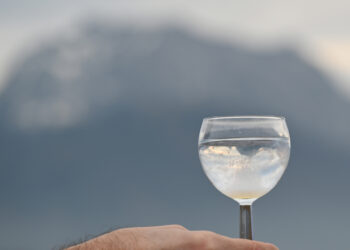 Reines Wasser-Kein Überleben ohne den Kraftstoff Wasser