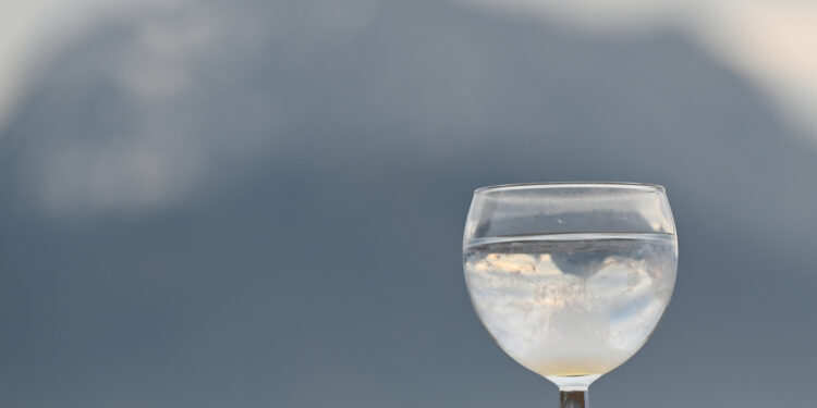 Reines Wasser-Kein Überleben ohne den Kraftstoff Wasser