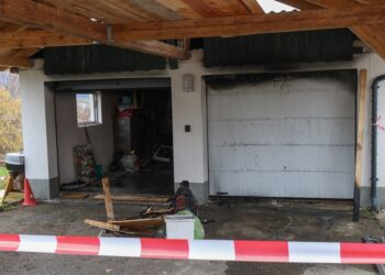 Brand in einer Doppelgarage in Seewalchen am Attersee